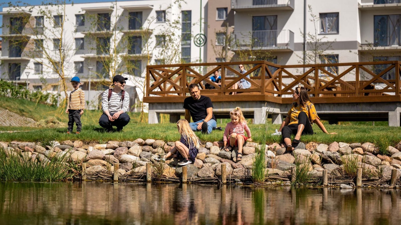 Osiedle Zielony Południk - przestrzeń wypoczynkowa z pomostem